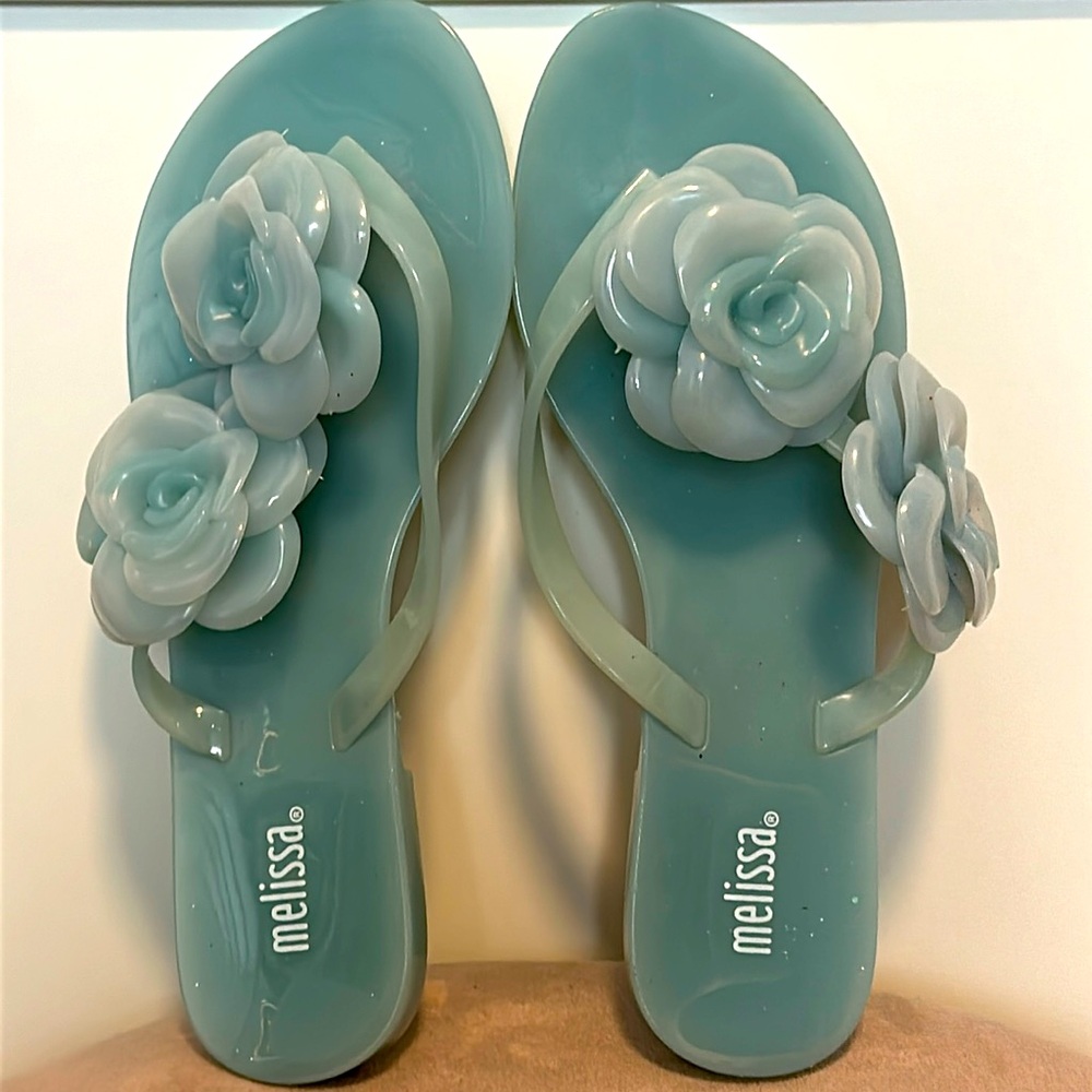 Stunning and size 5 Melissa light aqua/muted teal flip flops!